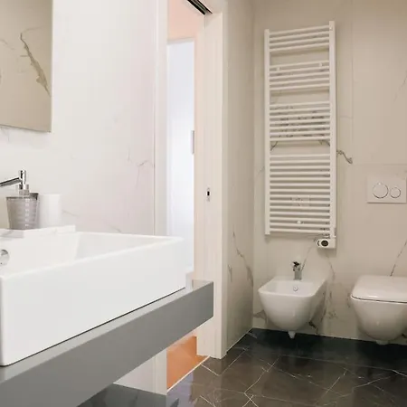 Luca's Luxury Flat In Palazzo Diaz-private Parking 10 Min Walk-fee * Como