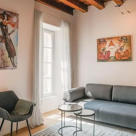Apartmán Luca's Luxury Flat In Palazzo Diaz-private Parking 10 Min Walk-fee Como