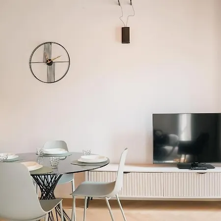 Luca's Luxury Flat In Palazzo Diaz-private Parking 10 Min Walk-fee Como