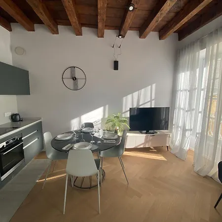 Apartmán Luca's Luxury Flat In Palazzo Diaz-private Parking 10 Min Walk-fee *