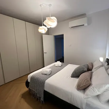Apartmán Luca's Luxury Flat In Palazzo Diaz-private Parking 10 Min Walk-fee