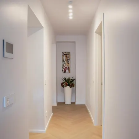 Luca's Luxury Flat In Palazzo Diaz-private Parking 10 Min Walk-fee Apartmán Como