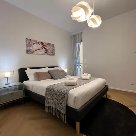 Apartmán Luca's Luxury Flat In Palazzo Diaz-private Parking 10 Min Walk-fee Como