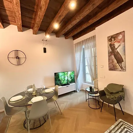 Luca's Luxury Flat In Palazzo Diaz-private Parking 10 Min Walk-fee