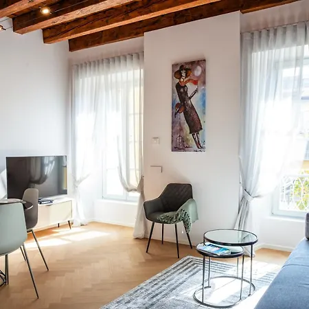Luca's Luxury Flat In Palazzo Diaz-private Parking 10 Min Walk-fee Lejlighed